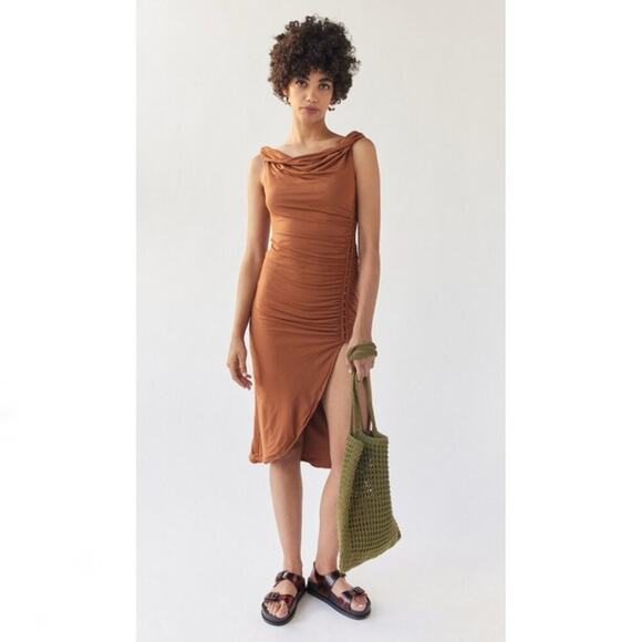 UO Giselle Ruched Side Slit Midi Dress - Picture 3 of 8